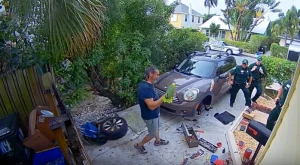 Tutuquşu evə polis çağırdı