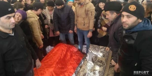 Nərminin dəfnindən ürəkdağlayan görüntü +VİDEO