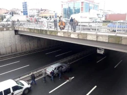 Ailəsi ilə gedərkən qəflətən özünü körpüdən atdı - FOTO