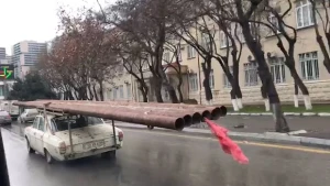 Bakının mərkəzində təhlükəli anlar - VİDEO