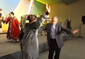 Putin və Buşun Soçidə rəqsi - VİDEO