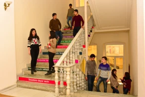 SON DƏQİQƏ! İqtisad Universitetində insident, tələbələr kütləvi şəkildə...+VİDEO