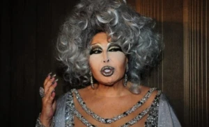 Diva əsəbiləşdi: Hava limanının bütün işçilərindən izahat alındı +FOTO