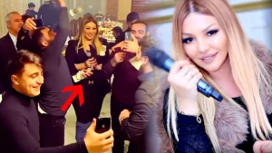 Azərbaycanlı qadın müğənninin başına kişi məclisində pul səpdilər: Yerdən süpürgə ilə yığışdırdılar - VİDEO