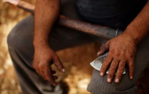 Azərbaycanda dəhşətli hadisə: Gecə 4-də evə kişi gəldiyini görən ər arvadını baltaladı (18+VİDEO)