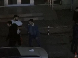 Bakıda restorandan çıxan şəxs ətrafdakı insanlara bıçaqla hücum etdi