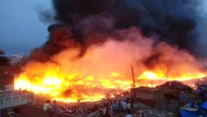 Pakistanda DƏHŞƏT YAŞANIR - Yüzlərlə insan... (VİDEO)