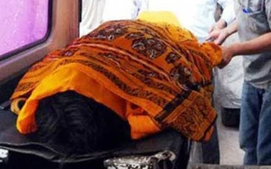 Xəstə qonşusununa yemək gətirən qadın gördüklərindən ŞOKA düşdü: 88 yaşlı qadın...