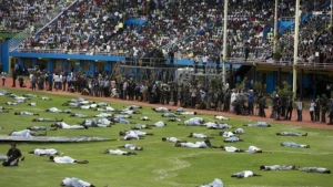 SON DƏQİQƏ: Stadionda İZDİHAM: Onlarla ölü, yüzlərlə yaralı var - FOTOLAR