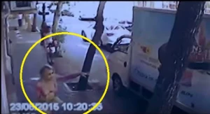 Bakıda transın öldürülməsinin videosu yayılıb: Lüt küçəyə qaçıb (18+)