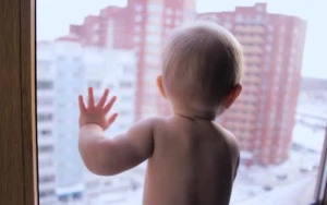 3 yaşlı uşaq altıncı mərtəbədən yıxılıb öldü - Bakıda FACİƏ