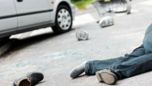 Bakıda dəhşətli hadisə: Ər avtomobillə arvadının üzərindən keçdi