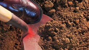 İNANILMAZ: Xəzinə axtaran şəxs torpağın altından GÖRÜN NƏ TAPDI - FOTOLAR