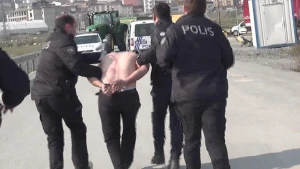 Azyaşlını zorlayan şəxsi polis çılpaq tutdu - ƏMƏLİYATIN ŞOK VİDEOSU