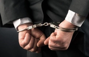 Azərbaycanda şok hadisə: Vətəndaşa şər atan məmur həbs olundu +VİDEO