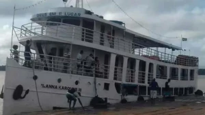 Turistlərin olduğu gəmi batdı - Çox sayda ölü var (VİDEO)