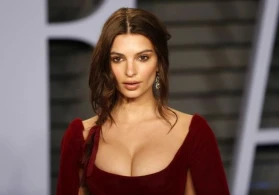 Cazibədar model yataqda iti ilə şəklini paylaşdı - FOTO