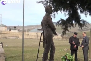 Dostu şəhidə vəfa borcunu belə ödədi - VİDEO