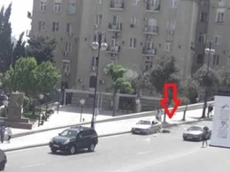 Bakıda dəhşətli qəza: maşın qadının üzərindən keçdi - VİDEO