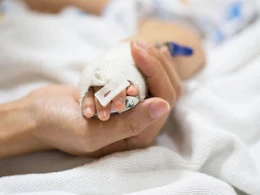 Azərbaycanda beş yaşlı uşaq iynədən şoka düşərək öldü