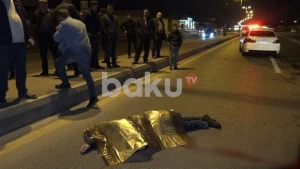 Bakının mərkəzində dəhşət: Yolun ortasında öldü (18+VİDEO)