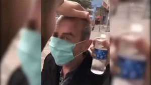 Qocanın üzünə zorla maska taxıb, başına odekolon tökdülər - VİDEO