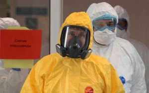 Putin koronaviruslu xəstələrə belə baş çəkdi - Fotolar