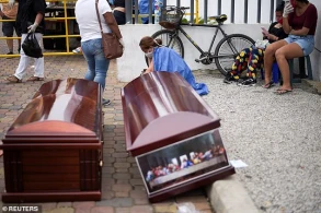 Qandonduran görüntü: Koronovirus nəzarətdən çıxdı,küçələr meyitlərlə doldu