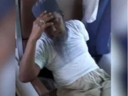 Koronavirusa yoluxan insan ölümündən qabaq başqasının üzünə tüpürdü – VİDEO