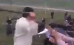 Göygöldə insanlar taxta, dəmir parçaları ilə bir-birini döyüb - Kütləvi dava... / VİDEO