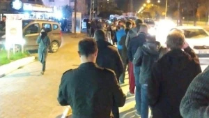 Türkiyədə evdən çıxmaq qadağasının tətbiqi ilə əhali küçələrə axışdı — VİDEO