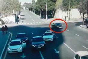 Bakıda polisi vurub qaçan sürücü rəisin qəbulunda görün nə etdi — VİDEO