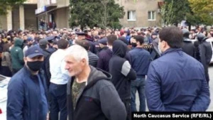 Karantin rejiminə etiraz edib icazəsiz mitinq keçirdilər - FOTO