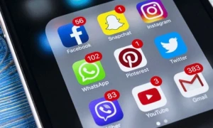 Sosial şəbəkələrdə çox vaxt keçirənlərdə PSİXOLOJİ PROBLEMLƏR...