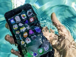 Suya düşən smartfon gənc qızın ölümünə səbəb oldu