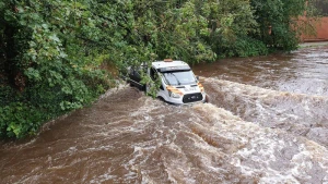 SON DƏQİQƏ! Maşın Kür çayına düşdü: Uşaq boğulub öldü