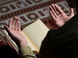 Allahın Peyğəmbəri (s): "Kim Ramazan ayını yaşasa və..."