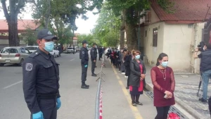 Bu rayonda da sakinlərə tibbi maska paylandı - FOTO