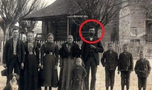 Bax, buna görə, evdə ölmüş insanların şəklini saxlamaq olmaz