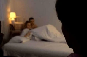 Azərbaycanda ŞOK hadisə: Evə gələn kişi arvadını dostu ilə tutdu,qorxduğu üçün polis çağırdı +VİDEO