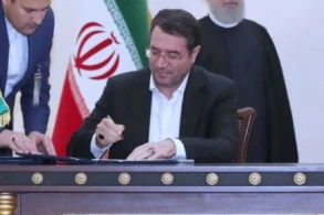 Koronavirusa yoluxan nazir vəzifəsindən azad olundu