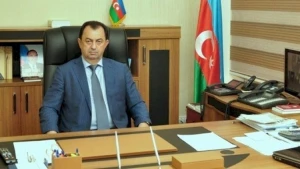 İcra başçısı bahalı maşınlarını təcili satdı — Taksiyə keçdi