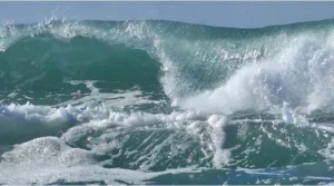 SON DƏQİQƏ: Xəzərdə dalğanın hündürlüyü 4,2 metrə çatdı