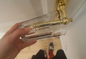 Hər axşam yatarkən qapının dəstəyinə stəkan qoyun - Nəticəsi belə olacaq