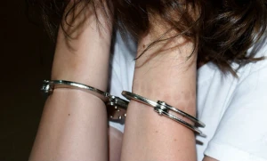 Bakı polisi ƏMƏLİYYAT KEÇİRDİ — “Azərpoçt”un vəzifəli xanım ƏMƏKDAŞLARI TUTULDU