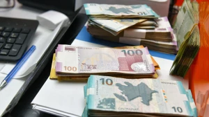 Azərbaycanda 1004 həkimə əlavə ödəniş edildi - RƏSMİ