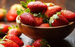 Eyyub Hüseynov çiyələk plantasiyalarında gördüyü dəhşətli faktı paylaşdı (FOTO)