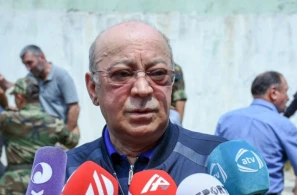 Heydərovun içində olduğu maşın yandı – MÜHAFİZƏÇİLƏRİ ONU QAÇIRTDI