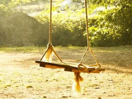 Azərbaycanda yelləncəkdə boğazına kəndir dolanan 11 yaşlı uşaq ölüb