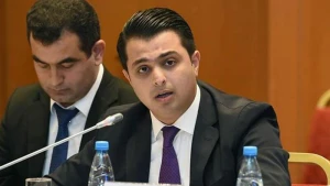 Gənc icra başçısı bir gündə iki əmr imzaladı